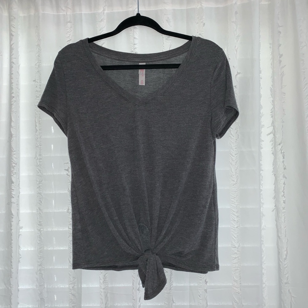 🌼Cute Grey T-shirt with Front Tie🌼